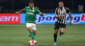 Bruno Formiga descarta o Santos no mesmo patamar do Palmeiras: “Grande favorito”