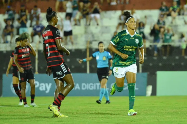 Brasileirão Feminino: Palmeiras apresenta boas ideias e Flamengo segue preso ao passado