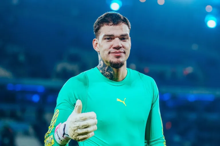 Guardiola teria cogitado tirar titularidade de Ederson no Manchester City