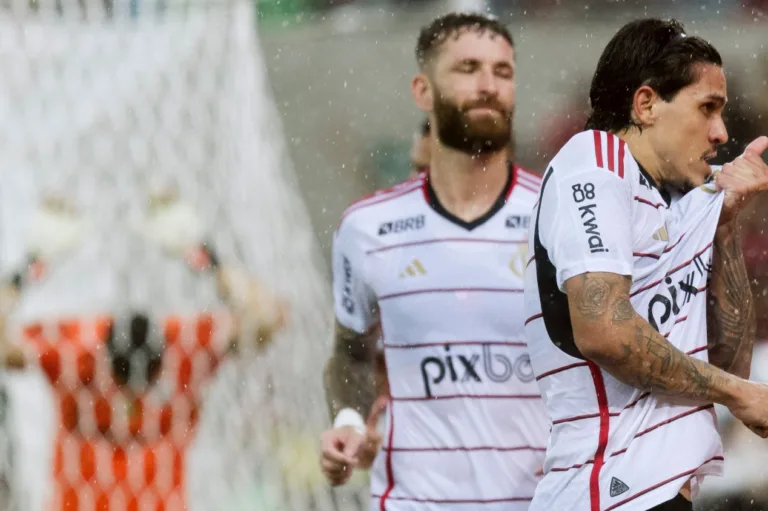 Flamengo domina, vence o Fluminense e se aproxima da final do Campeonato Carioca