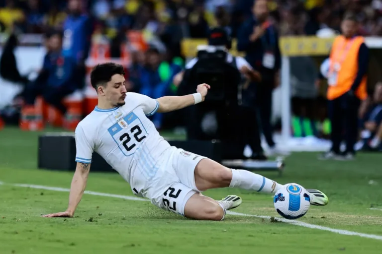 Piquerez, do Palmeiras, perde voo e é desconvocado da seleção uruguaia