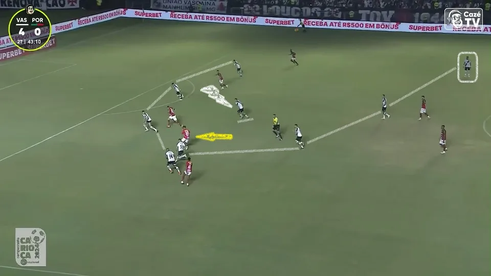 Mateus "Cocão" Carvalho entrou no lugar de Léo e o Vasco passou a jogar num 4-3-3 bem organizado. Payet se manteve mais pelo lado esquerdo. Foto: Reprodução / YouTube / CazéTV