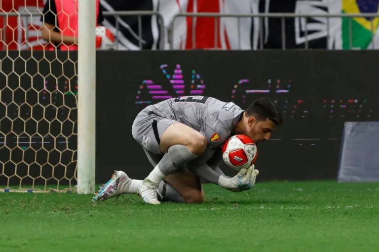 Pablo Maia e Rafael, do SPFC, comemoram primeira vez na seleção brasileira