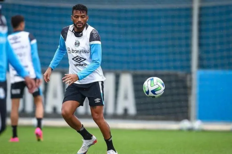 Grêmio revela diagnóstico da lesão de Reinaldo
