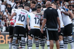 Vasco tem 23 jogadores relacionados contra o Água Santa pela Copa do Brasil