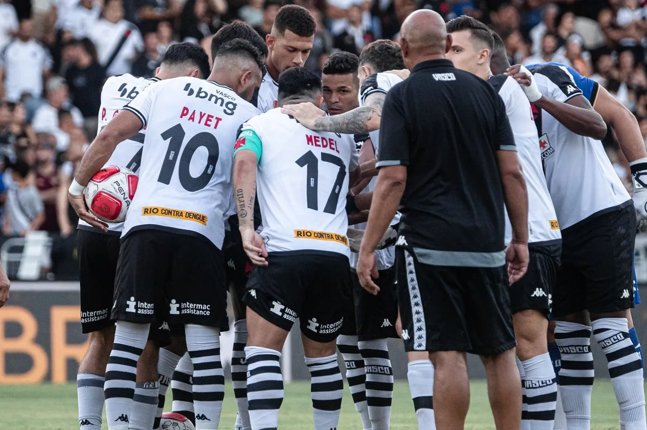 Vasco tem 23 jogadores relacionados contra o Água Santa pela Copa do Brasil