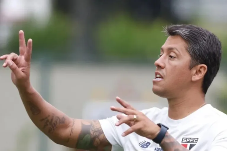 Rodrigo Bueno sugere técnico para o SPFC: “Mais bem sucedido”