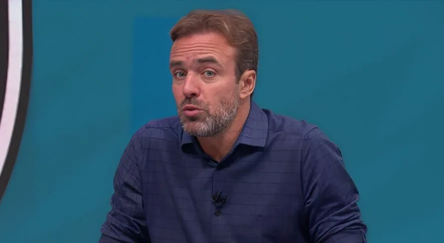 Roger Flores aponta decadência no futebol brasileiro: “Não pega mais time de Série A”