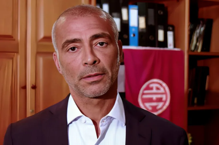 Romário dispara contra internauta após contratação do filho no América-RJ