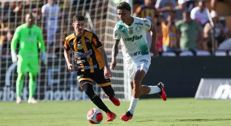Arnaldo Ribeiro opina sobre Rômulo jogar em Palmeiras x Novorizontino no Paulistão