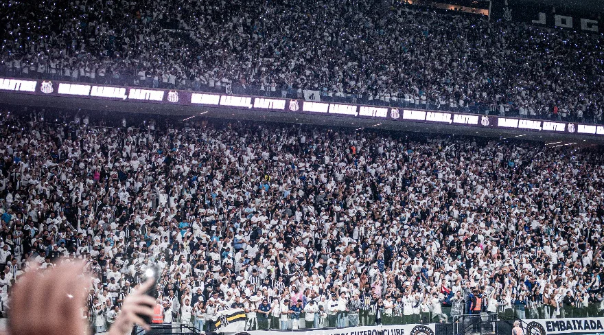 Arnaldo Ribeiro alerta Santos sobre jogo na Neo Química Arena: “Ciumera”