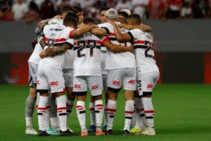São Paulo tem novidade contra o Palmeiras; veja provável time