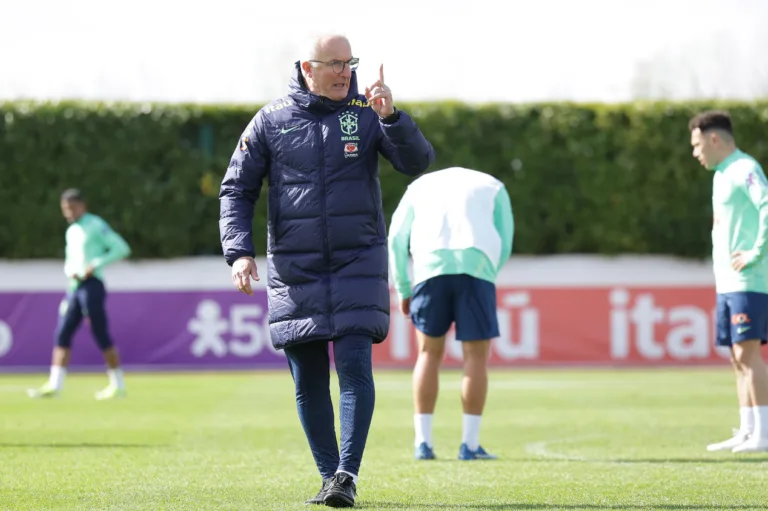 Arnaldo Ribeiro destaca diferença da seleção brasileira de Diniz para Dorival Júnior: “É uma coisa”