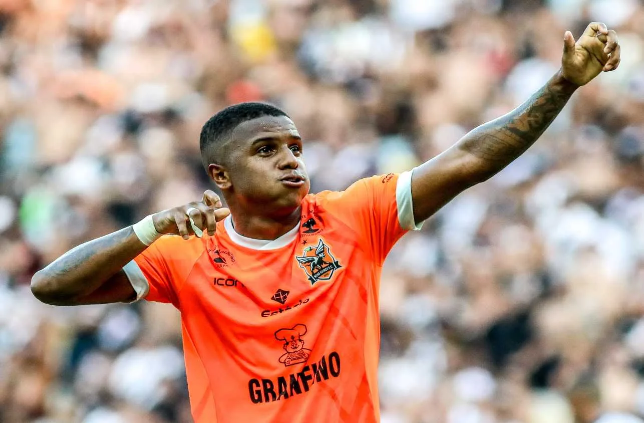 Algoz do Vasco, Bill é alvo de intolerância religiosa após gol do Nova Iguaçu