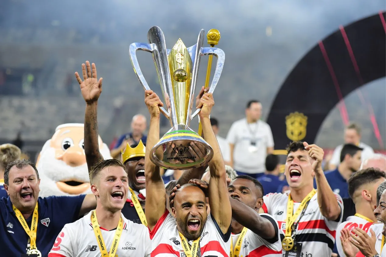 SPFC supera Palmeiras e Flamengo em eleição de maiores clubes do mundo; veja ranking