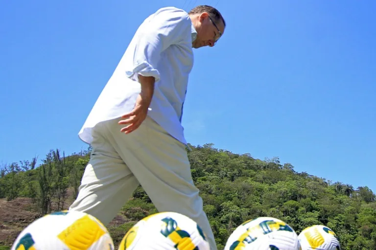 Nicola aponta que John Textor será intimado pela FIFA, entenda detalhes