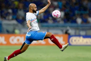Thaciano faz o gol 10 mil da história do Bahia; assista