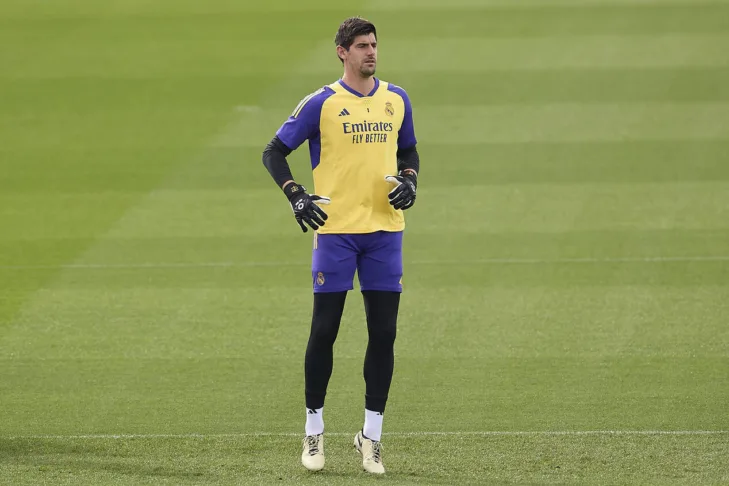 Courtois deixa treino do Real Madrid lesionado e retorno pode ser adiado Courtois deixa treino do Real Madrid lesionado e retorno pode ser adiado