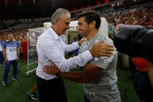 Edmílson cita time que pode bater Flamengo e Palmeiras: “Tem elenco”