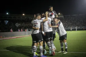 PVC exalta torcedores do Vasco após classificação na Copa do Brasil: “Comovem”