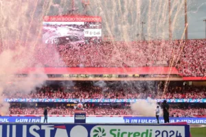 Flávio Prado polemiza sobre torcidas de Vasco e SPFC após eliminações em estaduais
