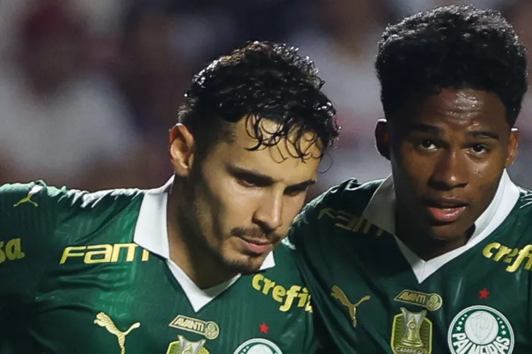 Veiga, do Palmeiras, é o meia do Brasileirão Série A com mais gols marcados em 2024