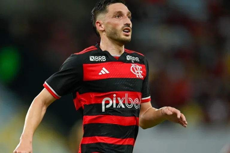 Flamengo deve ter Viña como titular contra o Madureira