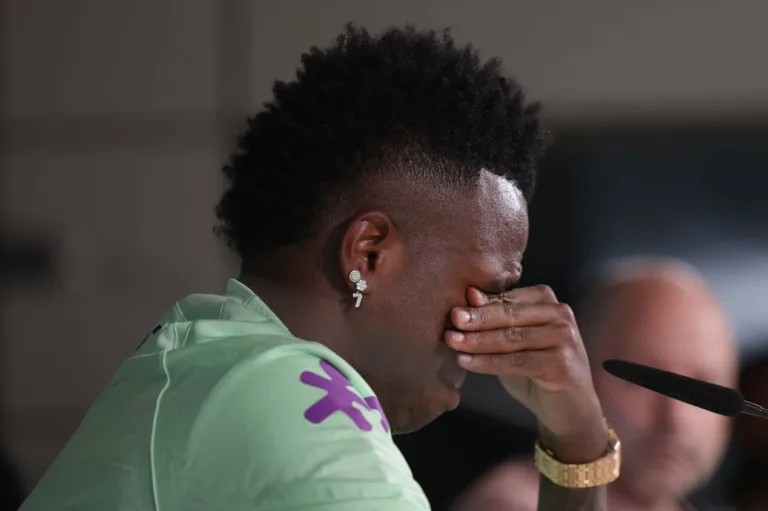 Jornalista espanhola admite que mídia do país “criou ódio” a Vinícius Júnior: “Eu presenciei”