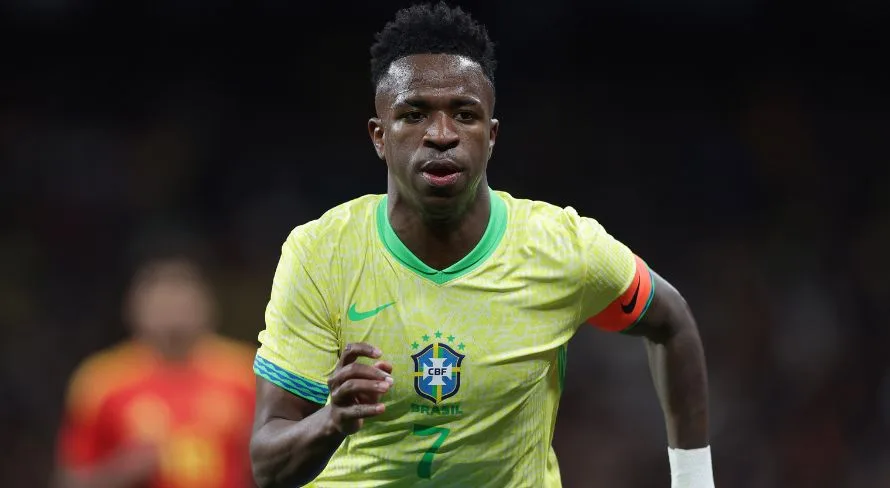 Torcedores elegem os 3 melhores do mundo e Vinícius Júnior é mencionado; assista