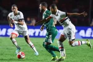 SPFC e Palmeiras empatam clássico com polêmicas no Paulistão