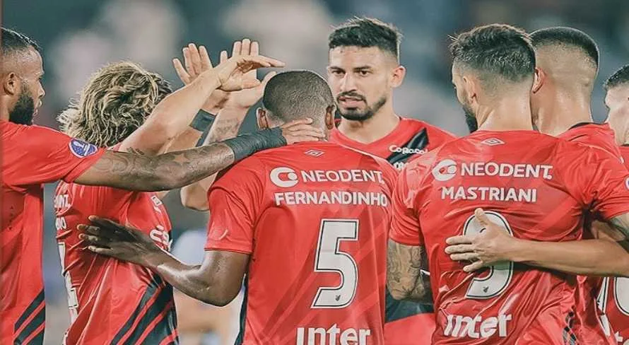 Athletico-PR atropela Sportivo Ameliano na estreia da Sul-Americana