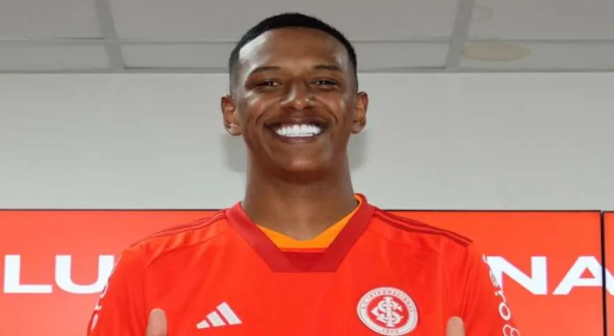 Internacional avalia possível rescisão de Robert Renan após pênalti polêmico