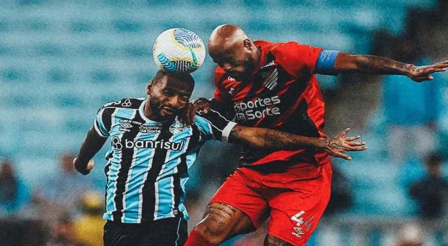 Grêmio aposta no ataque e marca dois contra o Athletico-PR; veja