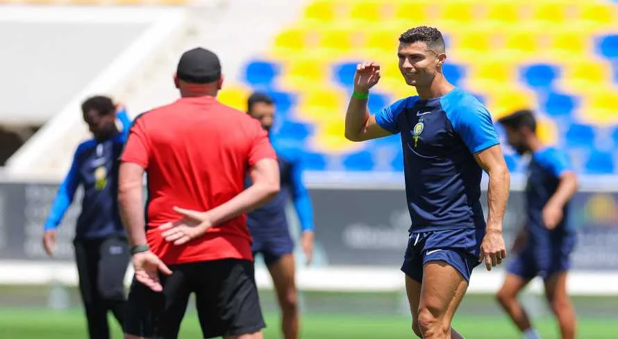 Sem Luis Castro, CR7 brilha em treino do Al Nassr