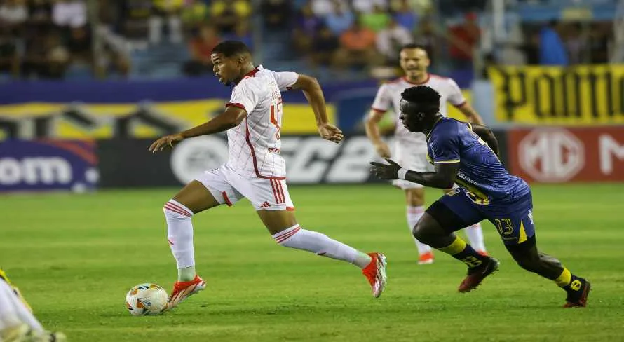 Borré amplia para o Internacional e Delfín desconta na Sul-Americana; assista