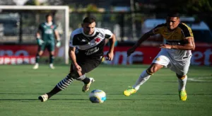 Criciúma ignora defesa do Vasco e anota três gols no Brasileirão Série A; veja