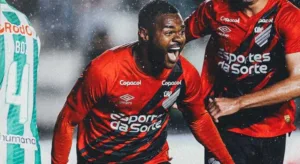 Nikão marca em empate do Athletico-PR contra o Juventude no Brasileirão