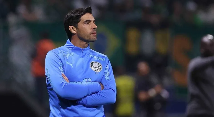 Elia Júnior rebate críticas de Abel Ferreira, do Palmeiras: “Um dos maiores absurdos que já ouvi”