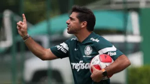 Zé Elias cogita “surpresa” em escalação do Palmeiras na final do Paulistão 