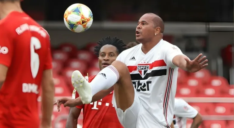 Aloísio Chulapa se coloca acima de centroavante em alta no Brasil: “Jogo mais”