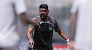 António Oliveira em treino do Timão (Rodrigo Coca/Agência Corinthians)
