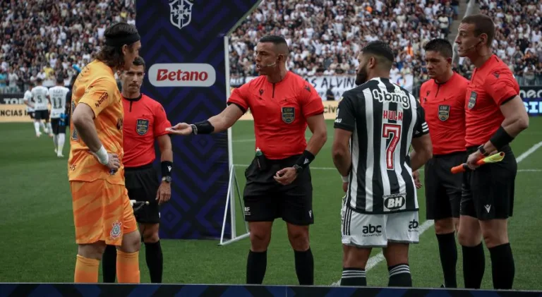 Rizek dispara sobre a CBF após decisão sobre árbitros do Brasileirão: “Não consegue defender”