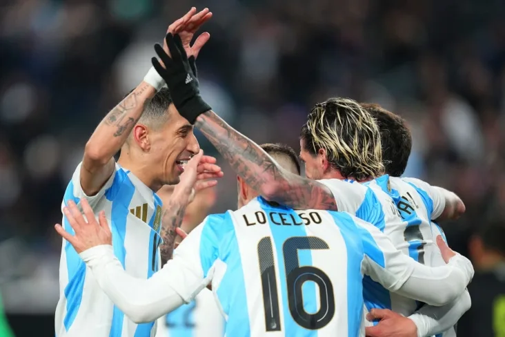 Argentina lidera e seleção brasileira segue em quinto lugar no ranking da Fifa