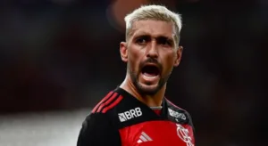 Arrascaeta “desbanca” camisa 10 em pesquisa de jogador preferido do Brasileirão