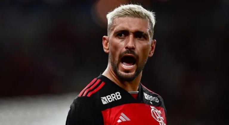 Arrascaeta “desbanca” camisa 10 em pesquisa de jogador preferido do Brasileirão