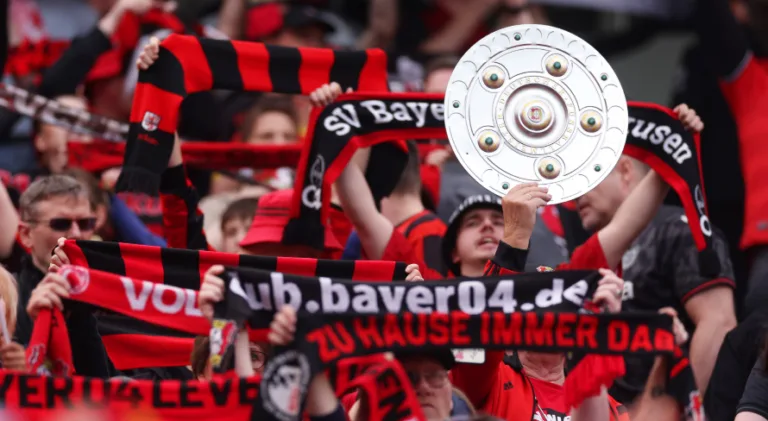 Bayer Leverkusen conquista seu primeiro título da Bundesliga