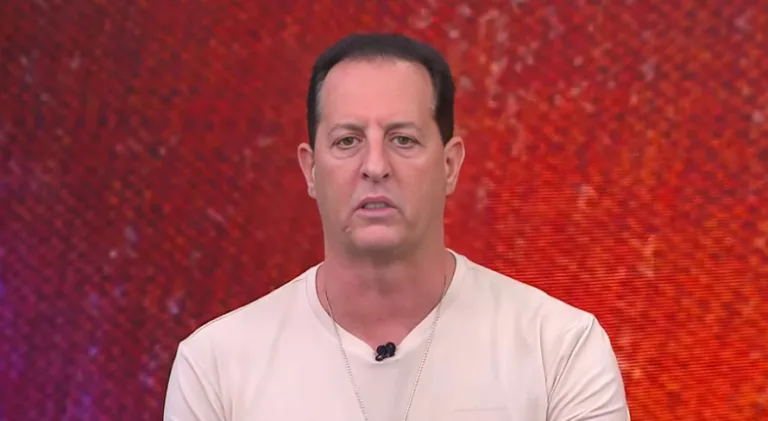 Benja reforça opinião e aponta jogador “enganação” no Brasil