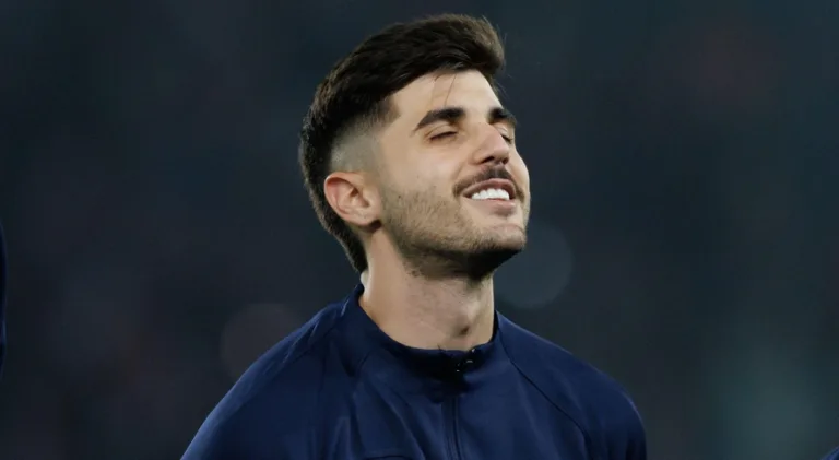 Técnico do PSG elogia zagueiro ex-SPFC: “É o futuro do time”