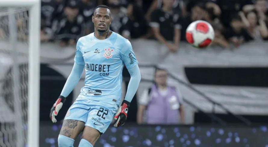 Carlos Miguel está de olho na situação de Cássio enquanto define futuro no Corinthians