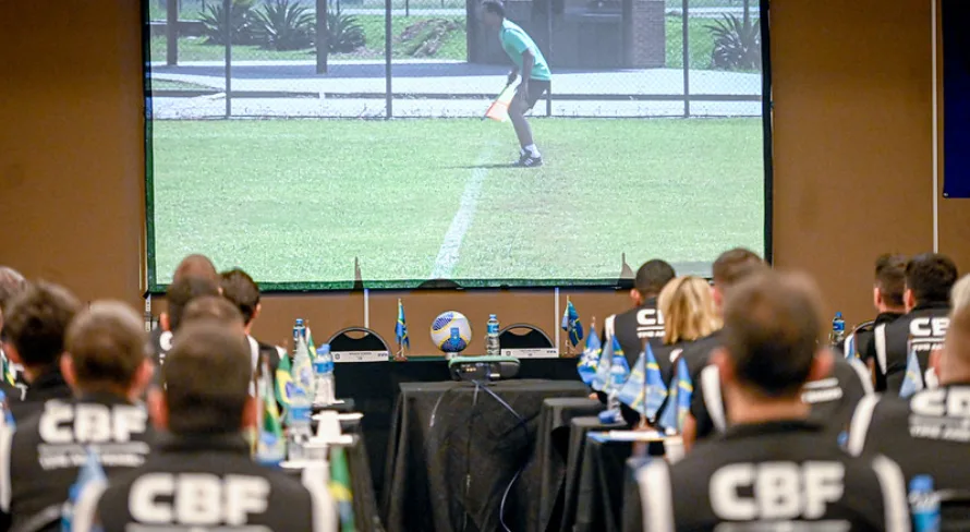 CBF aposta na concentração de árbitros durante o Brasileirão; entenda